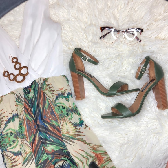 Olive green heels - Picture 3 of 8